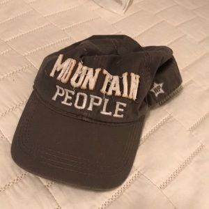 Baseball cap “dad hat” style.